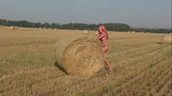 Image Naked fitness in the field
