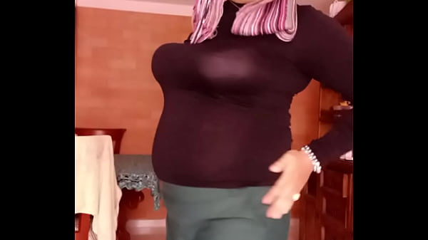 Image Prefieres desnuda o con ropa?