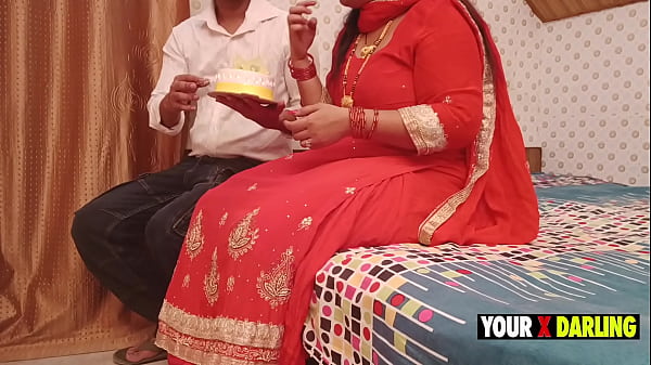 Image Stepmom ki anniversary pe baap nahi tha bete ne manaayi suhaagraat cake kaat kar