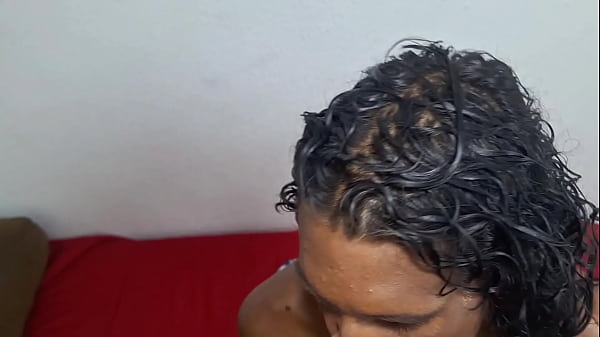 Image Travesti n&atilde_o aguentou a pica do baixinho , e ficou com rabo cheio de leite .