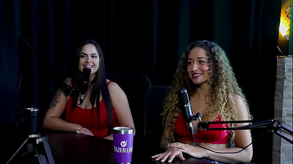 Image Nunca se divertiu com dois homens, nunca tinha pensado em criar conte&uacute_do com transsexual, mas.., tem muita sensibilidade nos p&eacute_s e gosta do soca fofo - Bruninha a Surfistinha (WATCH ON: SHEER/RED)