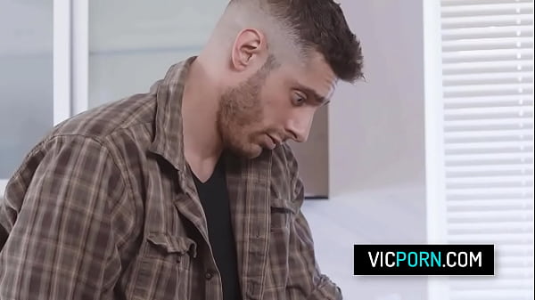 Image Curvy housewife Mona Azar fucks with the plumber