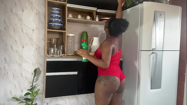 Image Em plena luz do dia meu marido quer fuder minha buceta enquanto arrumo a casa, e claro que dei gostoso pra ele na cozinha.