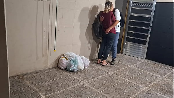 Image College students skip class and have sex behind the school in secret