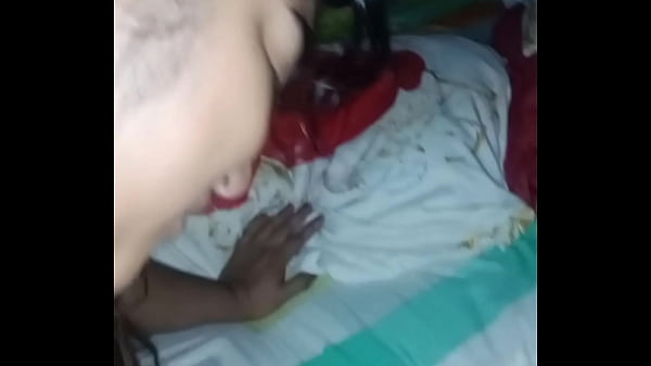 Image Una ecuatoriana bien putita se queda sin luz y le dan por el culo