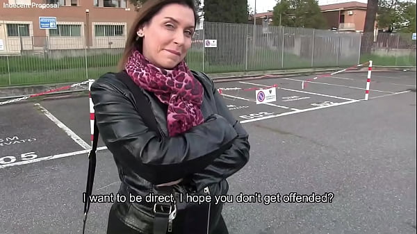 Image Curvy italiana per 500&euro_ si fa rompere il culo da uno sconosciuto - English subtitles