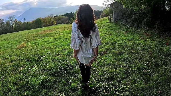 Image I walk and strip naked in the middle of nature and the neighbors see me!