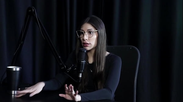 Image Com dezenove anos decidiu fazer atendimentos, teve um relacionamento abusivo, fugiu de casa, e seu primeiro cliente a tratou bem - Melina Khalifa (WATCH ON: SHEER/RED)