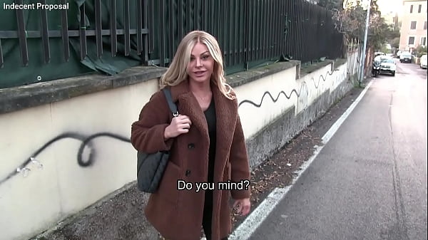 Image Accetta 1000&euro_ e si fa sfondare il culo l'italiana calda - English subtitles