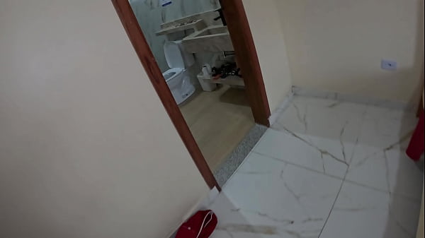 Image Depois do banho, ela me deu de mamar do jeitinho que eu gosto. N&atilde_o resisti e gozei na boquinha dela, deixando tudo molhado de tes&atilde_o.