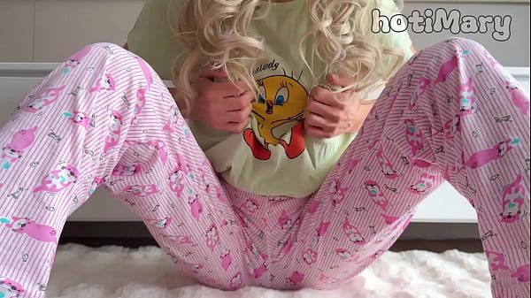 Image BIG SQUIRT CUM! skinny school girl small tits masturbate fingering pussy