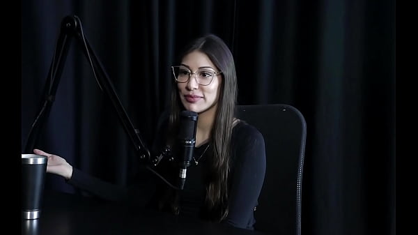 Image Ama a profiss&atilde_o de atendente, tinha contas secretas na pandemia, tem h&aacute_bito de bater siririca antes de dormir e nunca teve problema com os clientes - Melina Khalifa (WATCH ON: SHEER/RED)