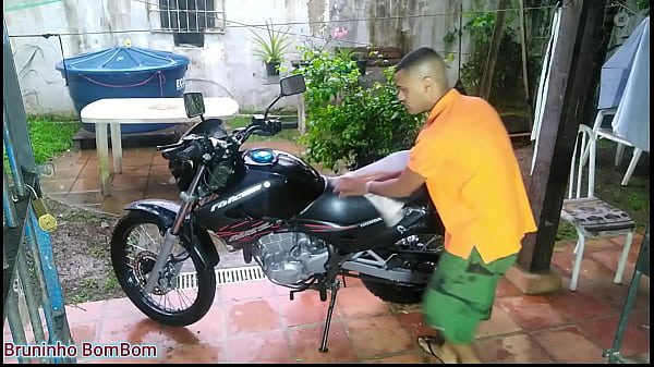 Image Meu namorado comprou uma moto nova e acabamos fazendo sexo em cima dela