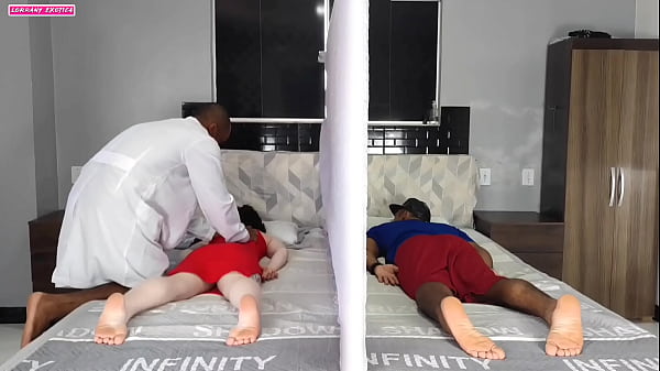 Image PAGUEI POR UMA MASSAGEM SIMPLES E GANHEI DE PRESENTE UMA GRANDE ROLA GROSSA O MASSAGISTA TARADO MIM DEIXO TAO RELAXADA QUE ATE MEU CU COMEU O SAFADO MIM DEIXOU COM TANTO TENSAO QUE FIZ ELE ESPORRA