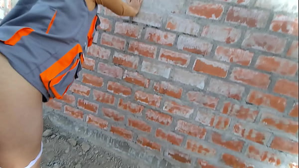 Image ingeniera argentina Nataly follando en obra de construcci&oacute_n