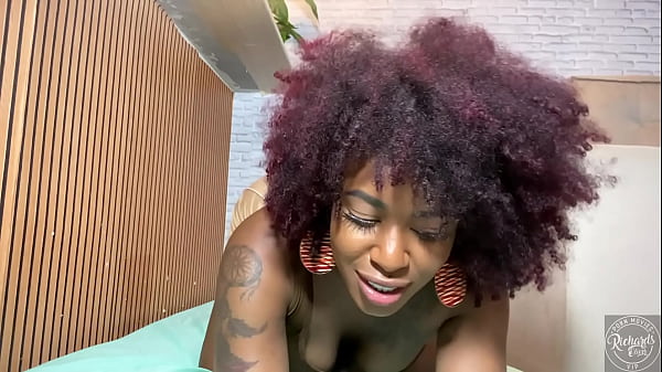 Image Essa negra &eacute_ incr&iacute_vel, ela tira leitinho f&aacute_cil com sua safadeza fora do normal. Pqp que buceta gostosa do caralho.
