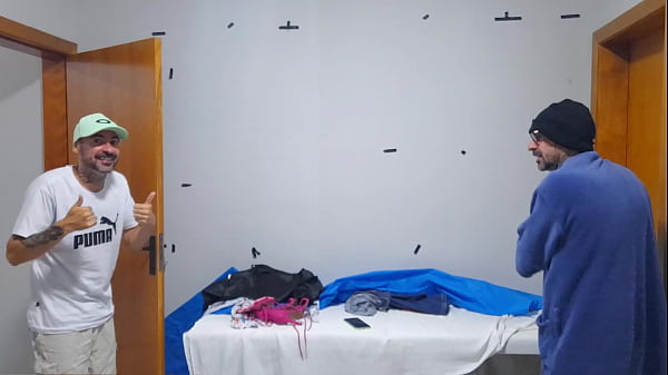 Image Pegadinha com esposa olhos vendados e chamei amigo pra gozar na bunda dela!