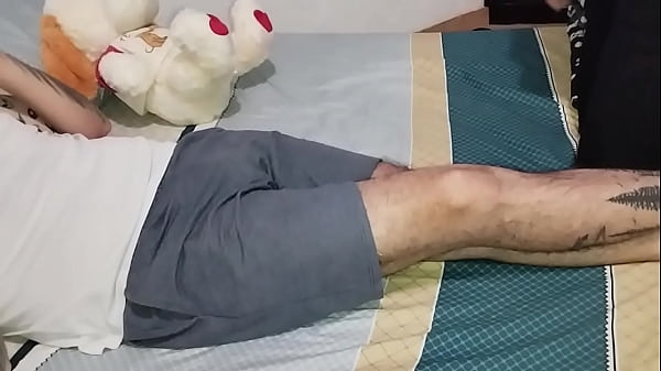 Image Mi hermanastra aprovecha que estamos solos y me chupa toda la verga (se traga la leche)