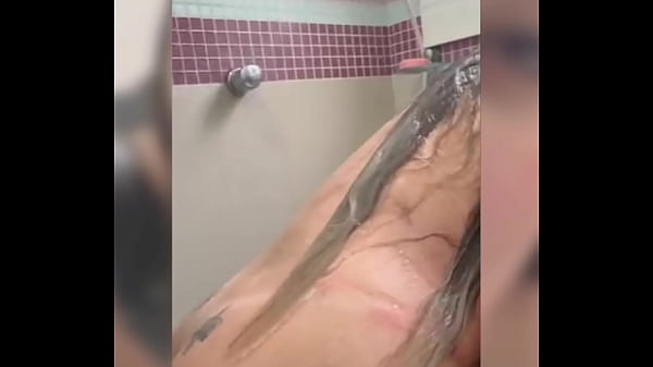 Image Andressa Urach tomando banho
