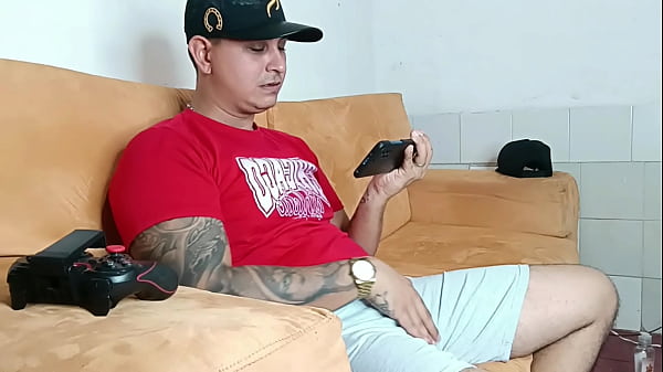 Image Llego a casa y veo a mi hijastro bien cachondo, tocando su rica polla mientras ve porno en su cel y yo termino sacando su rica leche - Parte 1