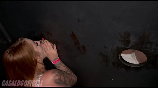 Image Eu e minhas amigas chupando gostoso e dando gostoso no glory hole da casa de Swing! Dei no pelo e ganhamos leitinho na boquinha!