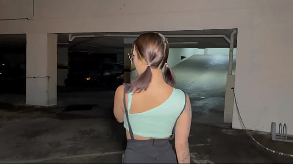 Image Colombiana recibe una verga en su rico culo en parqueadero p&uacute_blico del centro comercial-PARTE 1
