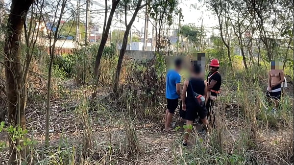 Image SEGURAN&Ccedil_A PARTICIPOU DA FUDE&Ccedil_&Atilde_O NO MATO . METEU NO P&Ecirc_LO E FUDEU GOSTOSO NESSA SURUBA