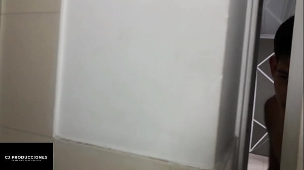 Image le meto bien duro mi polla gruesa y llena de leche a la cachonda de mi hermanastra en el ba&ntilde_o de la casa