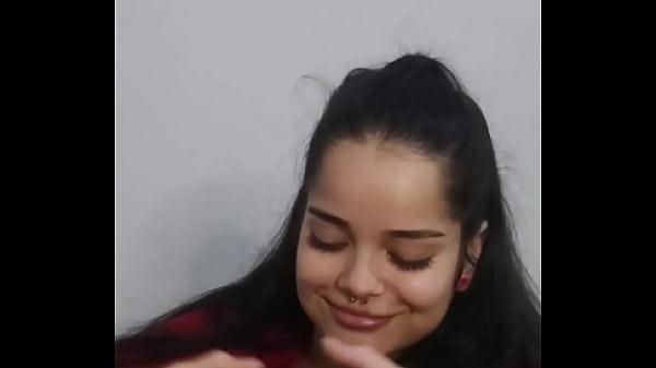 Image Fazendo o papel de namorada submissa com um sexo oral profundo no pau grande do Wellington Prado antes dele me colocar de quatro e tirar meu shorts jeans apertadinho e minha calcinha pra me