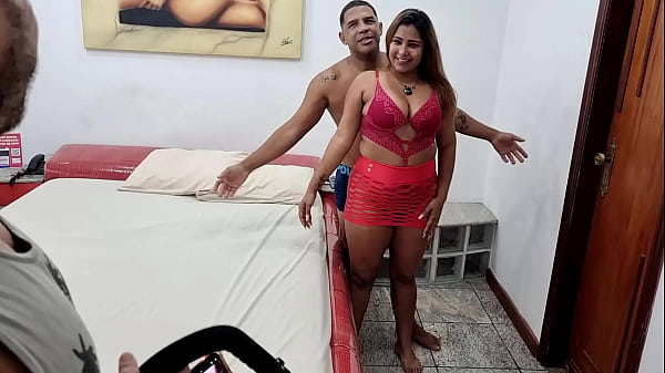 Image Bastidores da primeira vez no porno da safada bbw Brenda Lopes dando cu na frente do namorado e ganhando muito leite dos machos