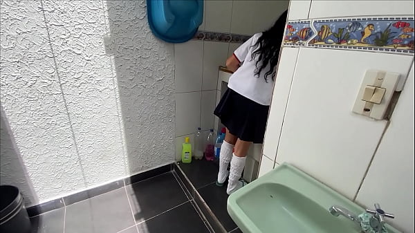 Image PADRASTRO PERVERTIDO Y COCHINO ENCUENTRA A SU PETITE HIJASTRA LAVANDO SUS CALZONCITOS Y LE CLAVA LA VARGA DIRECTO AL CO&Ntilde_O HASTA DEJARLA CUBIERTA DE SEMEN