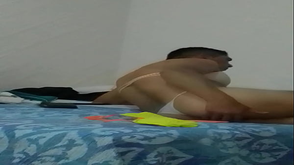 Image Alondra Mariin anda cachonda y se desqura con su consolador