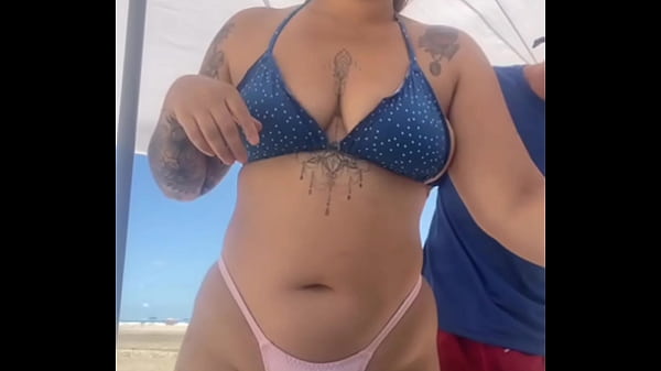 Image Quase transamos na praia lotada