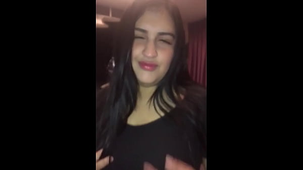 Image Amira joven venezolana incursiona en el porno mostrando al publico sus tetas y culo