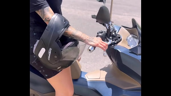Image Uber moto Sapato &eacute_ encoxada e tocada por influenciador famoso video vazado !