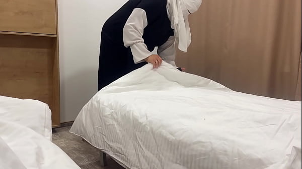 Image Arab maid seduces hotel client in room with her tight pussy