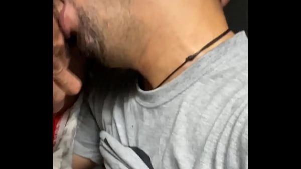 Image Chupei o rabo do vendedor da loja do shopping no banheiro e ele gozou bem rapidinho - Conteudos como esse sheer.com