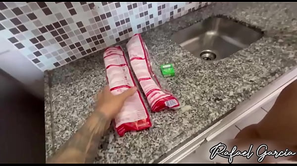 Image MINHA VIZINHA SAFADA ME CHAMOU PARA FAZER UM SERVI&Ccedil_O NO SEU APARTAMENTO MAS N&Atilde_O TINHA COMO PAGAR, ENT&Atilde_O FOI O JEITO COMER ELA PRA N&Atilde_O SAIR NO PREJUIZO