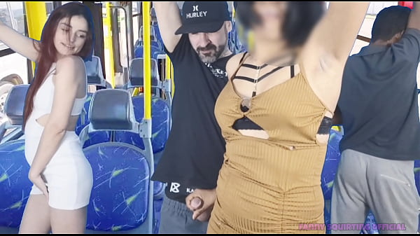 Image Safada leva encoxada em publico dentro do coletivo!