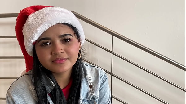 Image Peque&ntilde_a latina pens&oacute_ que iba a una sesi&oacute_n de fotos navide&ntilde_a y termin&oacute_ haciendo una pel&iacute_cula porno de navidad
