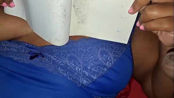 Image Meia irm&atilde_ gostosa estudando