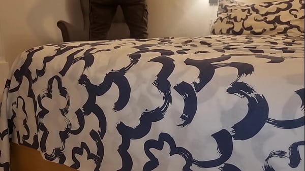 Image ATTIMI DI ECCITAZIONE | RAGAZZO VOGLIOSO SI STRUSCIA E SEGA CON UN CAZZO ENORME FINO A SBORRARE