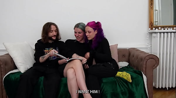 Image Un vrai couple Amateur Francais baise en threesome avec une jolie fille trans.