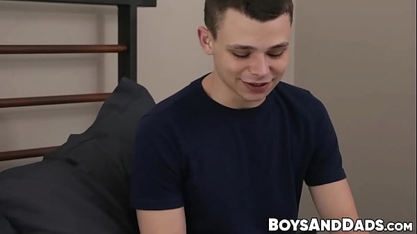 Image BoysAndDads.com - Jock Rick Fantana lets his naughty stepcousin gorge on his dong