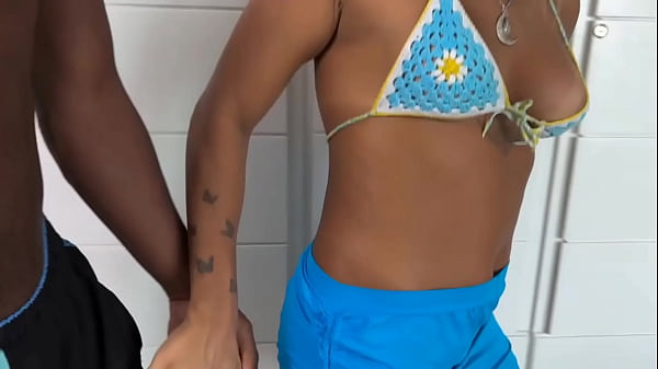 Image Fudendo com um neg&atilde_o pauzudo e as amigas
