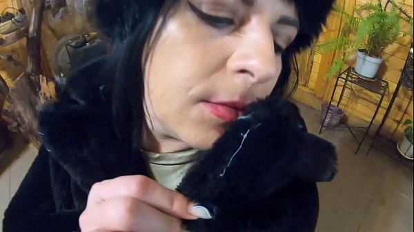 Image Preview-MilfyCalla- Deep blow-job while wearing fur coat and shiny boots 204