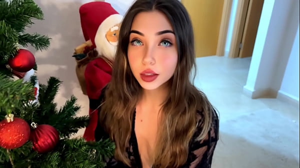 Image Mi Padrastro me interrumpio para follar mientras montaba el arbol de navidad , ahora tengo el co&ntilde_o ardiendo, gimo como una puta mientras me dan duro, FELIZ NAVIDAD
