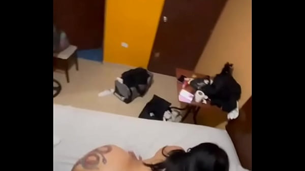 Image Le pago dinero al prestamista dej&aacute_ndome follar