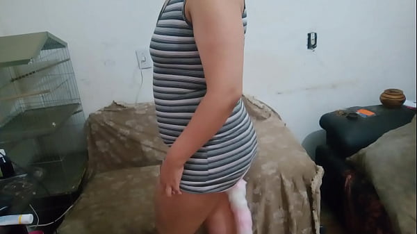 Image GATINHA SAFADA SE EXIBE TOCANDO A BUCETINHA COM PLUG DE RABINHO NO CUZINHO