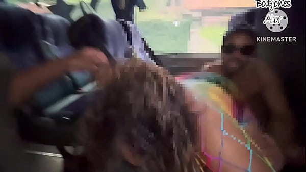 Image Cadeirante no &ocirc_nibus com marido chama um desconhecido para comer seu belo cuzinho (bolt jones sexo na van)